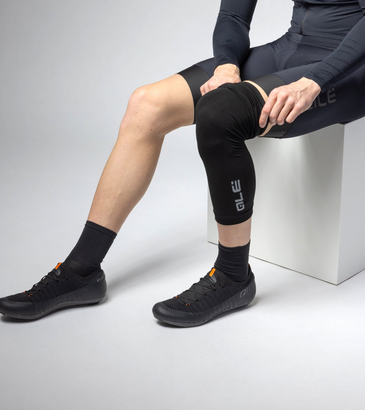 Ale Bike Seamless Knee Warmer